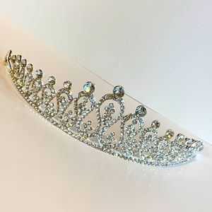 Tiara crystal Silvertone New